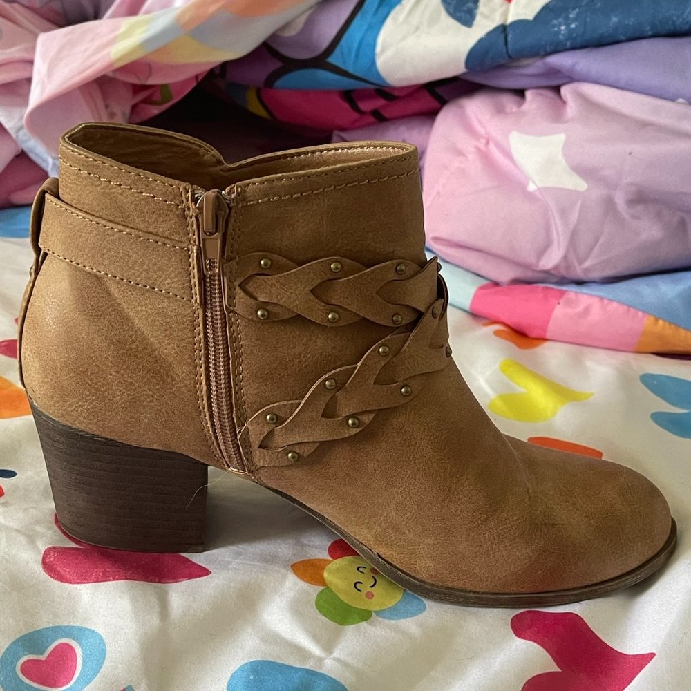 Ankle Boot - Picture 5 of 9